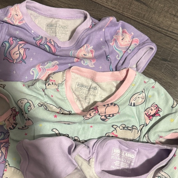 Kirkland Unicorn Dreams Kids Pajama Set - Purple and Pink - Picture 3 of 3